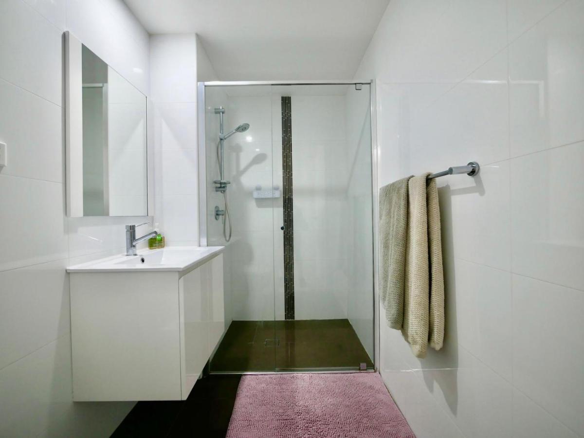 City Beach Studio Apartment Нюкасъл Екстериор снимка